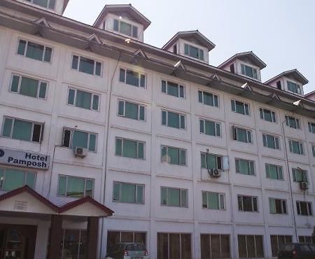 Hotel Pamposh Srīnagar Dış mekan fotoğraf